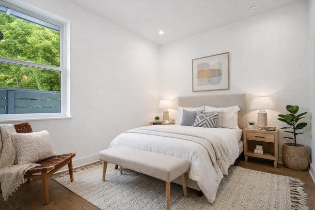 Building Photo - 1570 Flat Shoals Rd SE