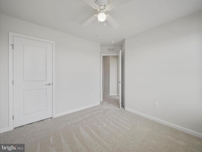 Building Photo - 5904 Leben Dr