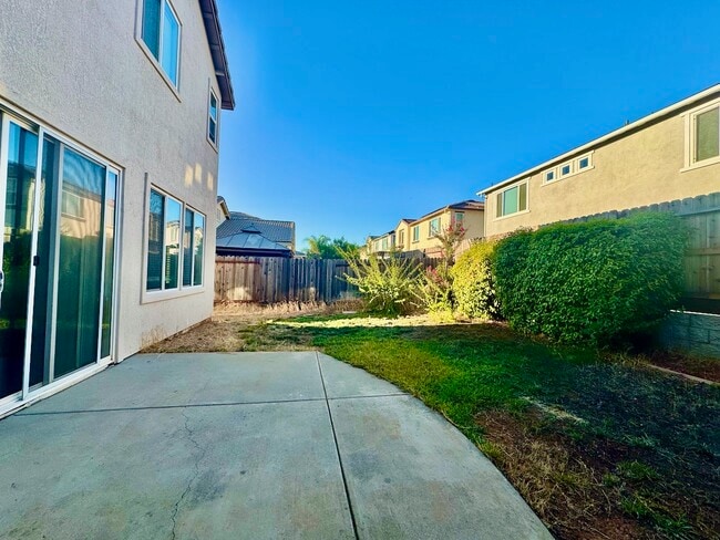 Building Photo - 4141 Aragon Way