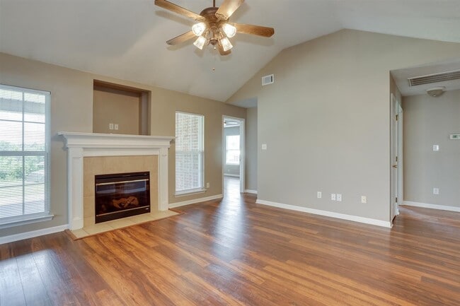 Building Photo - 2013 Darwood Dr