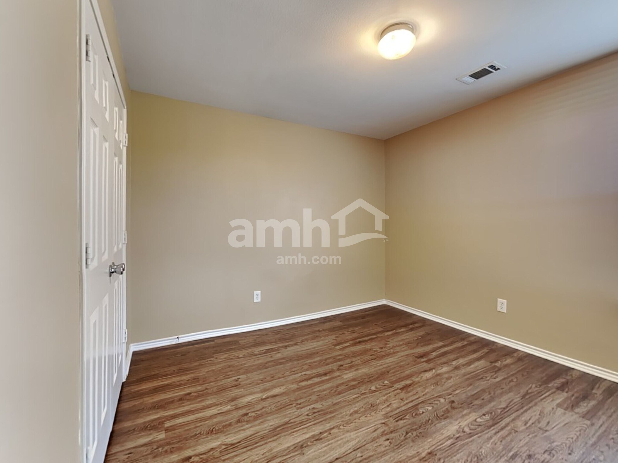 Building Photo - 1102 Longhorn Ln