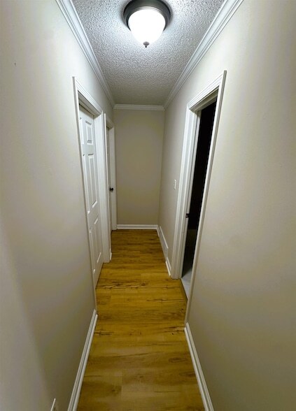 Building Photo - 2250 Lake Hill Ct