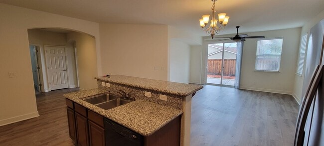 Building Photo - One Story South Meadows Home - Pet Friendly