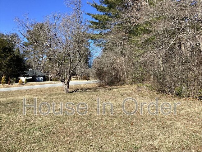 Building Photo - 112 Crooked Creek Rd