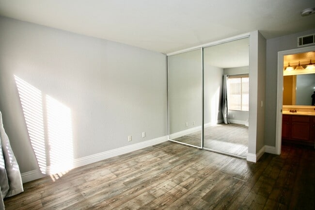 Building Photo - Available Now 2Br 1 Ba Condo with 1c garage