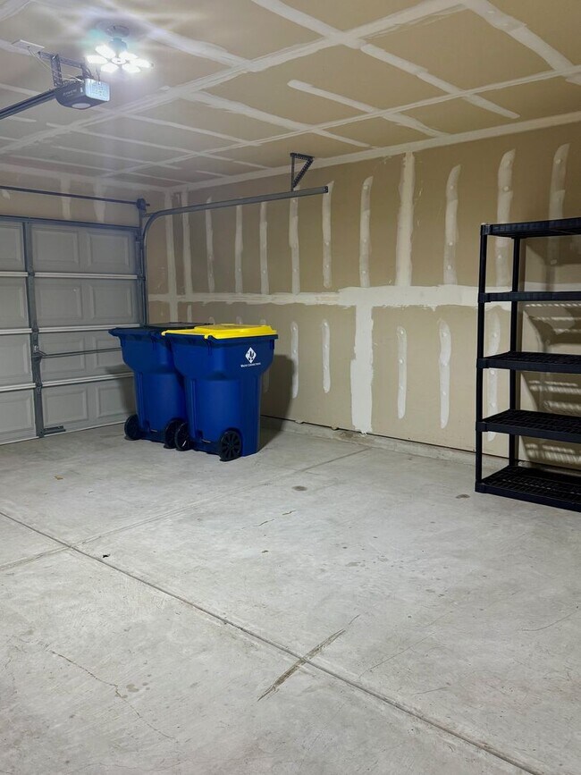 Building Photo - 232 Weeping Willow