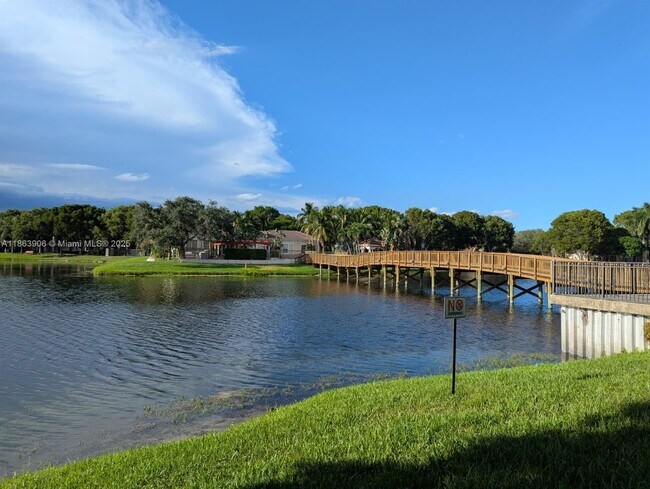 Building Photo - 2578 Centergate Dr