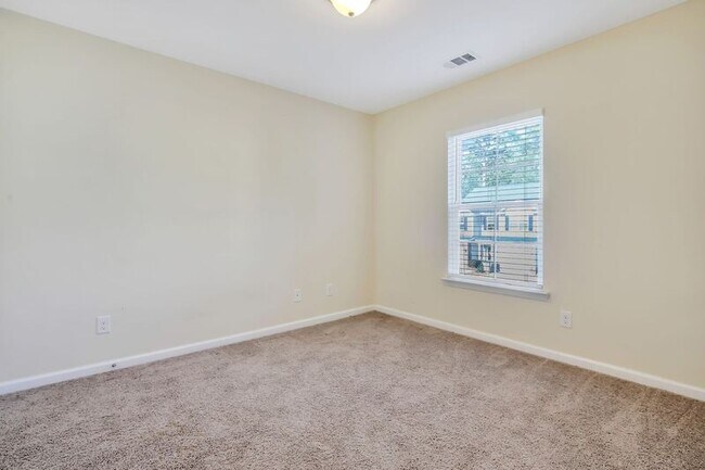 Building Photo - 285 Cantle Dr