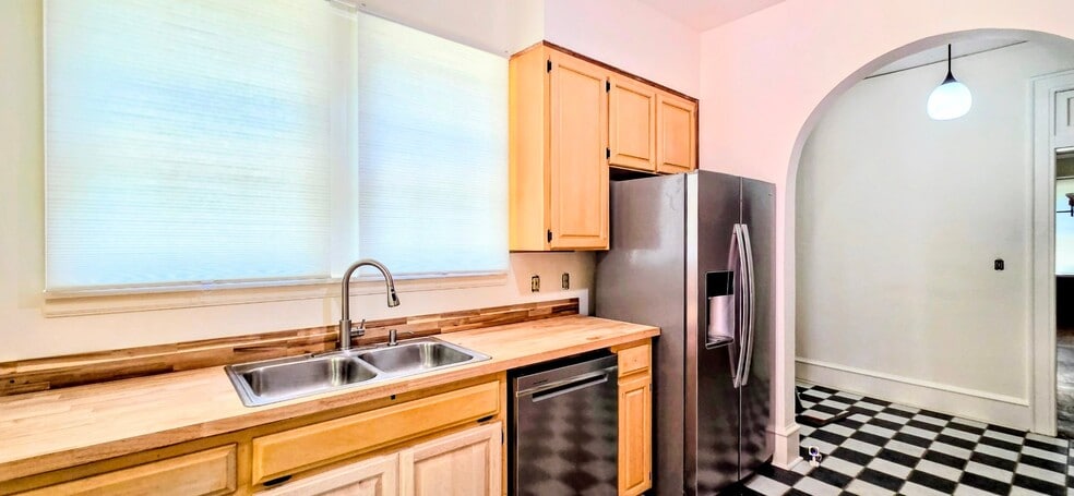 Building Photo - 1355 Magnolia Curve