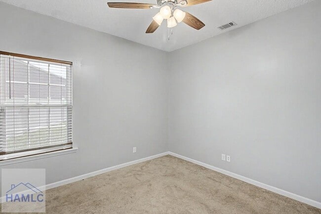 Building Photo - 976 Oak Crest Dr