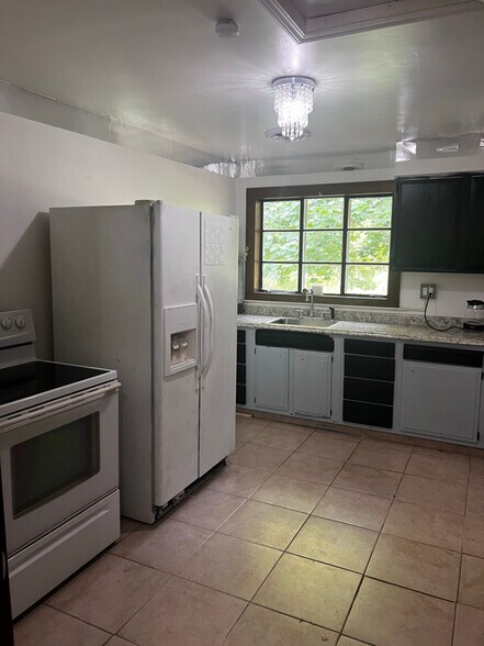 Primary Photo - 317 W High St
