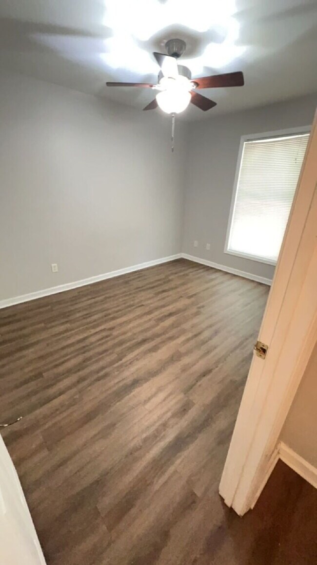 Building Photo - Spacious 3 Bedroom 2 Bath!