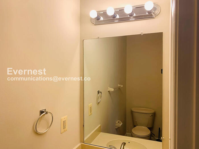 Building Photo - 12132 Salemtown Dr