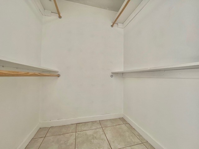 Building Photo - 2016 Bay Dr