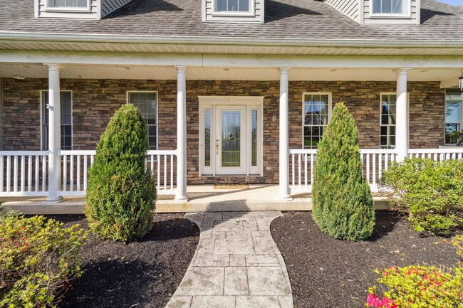 Building Photo - Effortless Charm in Over 3,000 Sq Ft of Li...