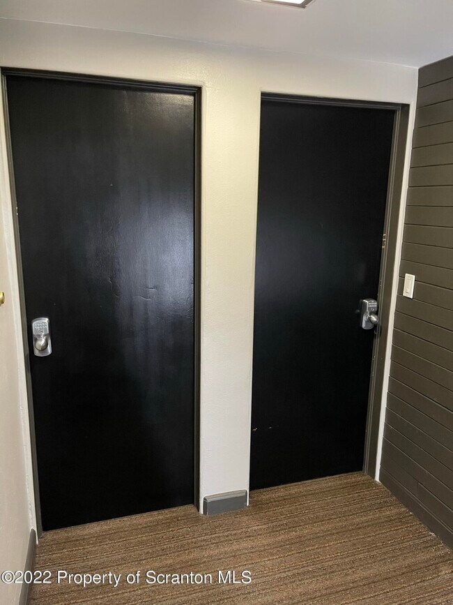 Building Photo - 303 E Drinker St