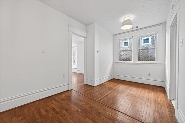 Building Photo - 324 W Alabama St