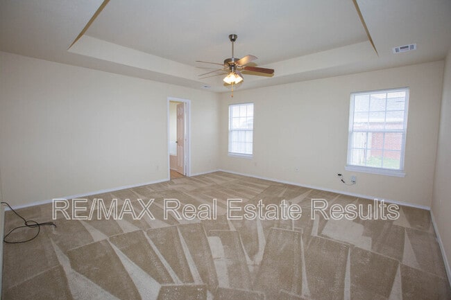 Building Photo - 1902 SW Fremont Rd