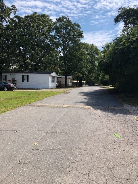 Building Photo - 1717 Hatcher Rd