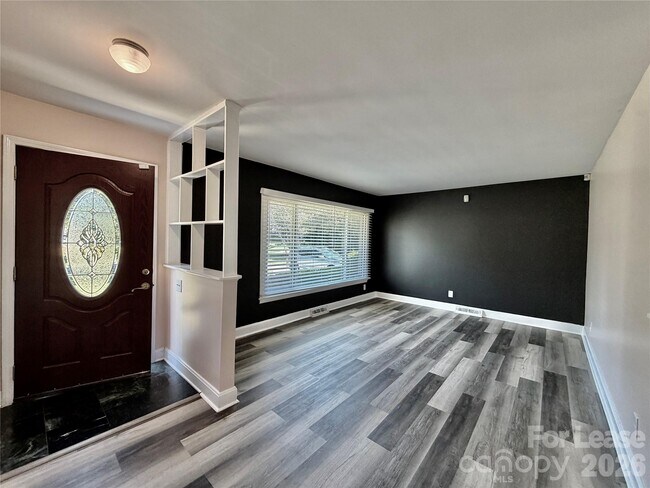 Building Photo - 3132 Dawnshire Ave