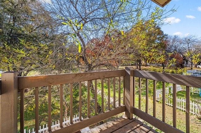 Building Photo - River Crossing ATX - Townhome - 2bd/2.5ba - W/D - Close to Downtown - $1395