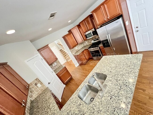 Building Photo - 3080 Whitfield Ave