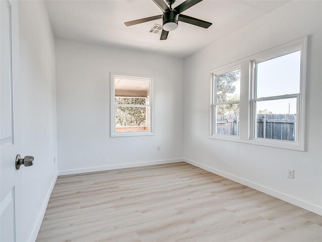 Building Photo - 1215 NW 8th St