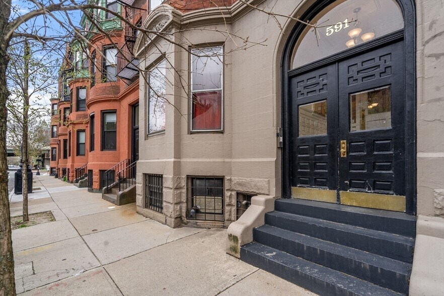 Primary Photo - 591 Beacon St