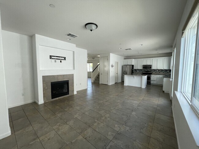 Building Photo - 1348 Encore Dr