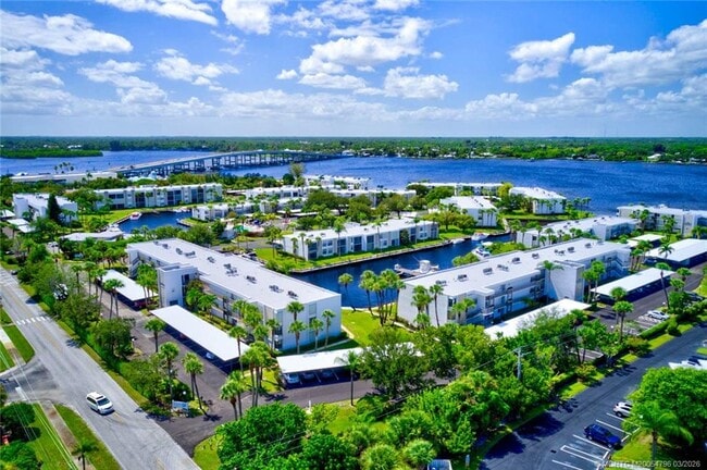 Building Photo - 1950 SW Palm City Rd