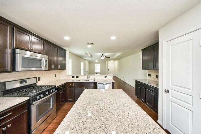 Building Photo - 5710 Camelia Evergreen Ln
