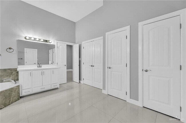 Building Photo - 24 N 24th St