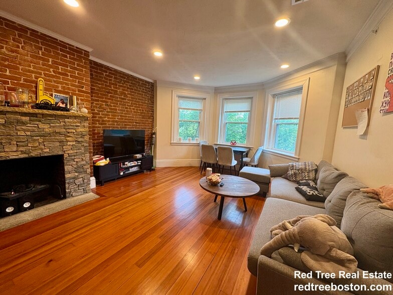 Unit 2 - 1616 Beacon St