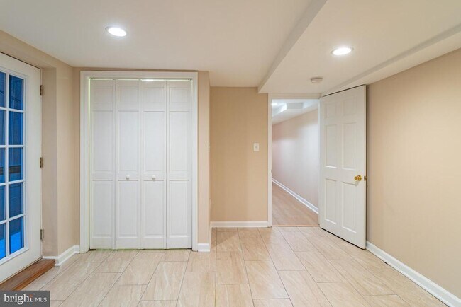 Building Photo - 1459 Chapin St NW