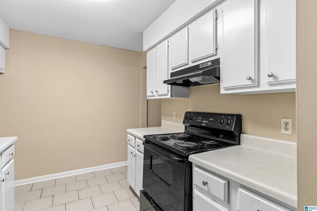 Building Photo - 510 Running Brook Rd