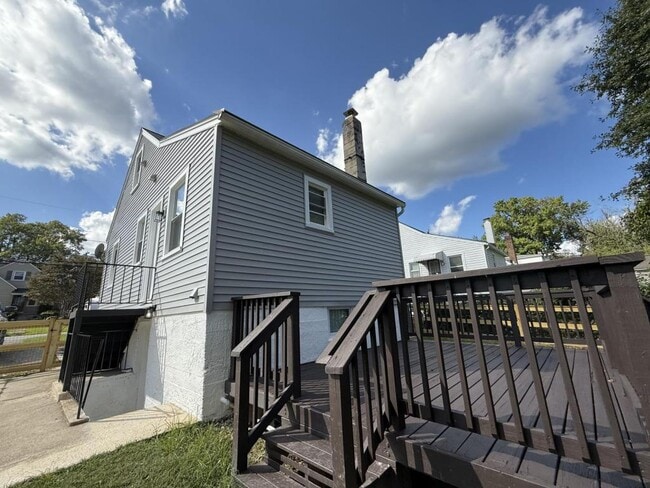 Building Photo - 9613 Harding Ave
