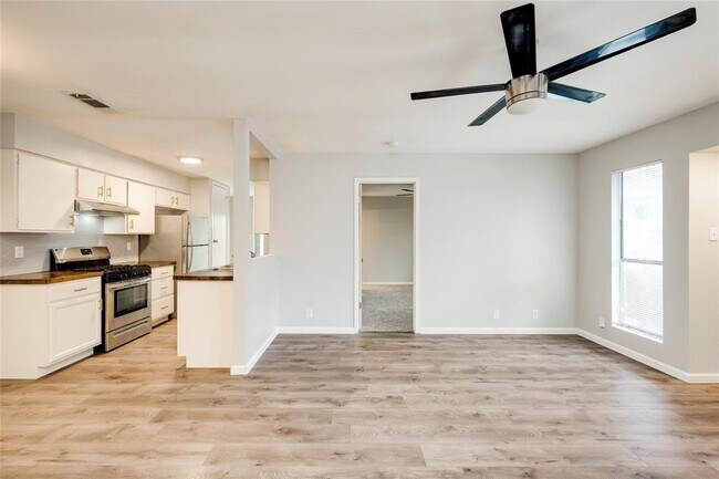 Building Photo - 915 Chisholm Cove