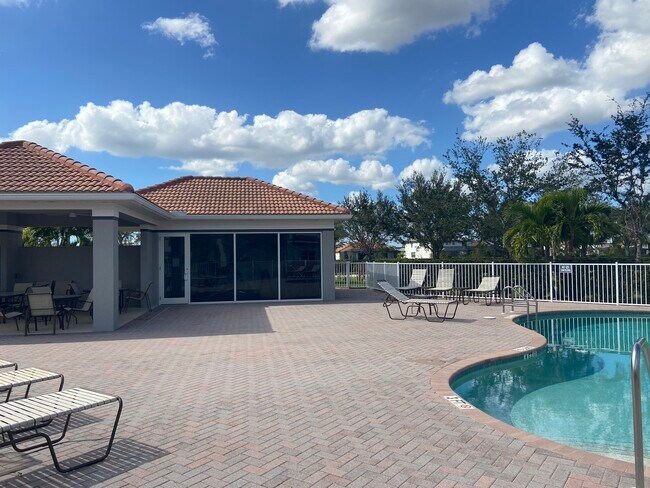 Building Photo - 12101 Santaluz Dr