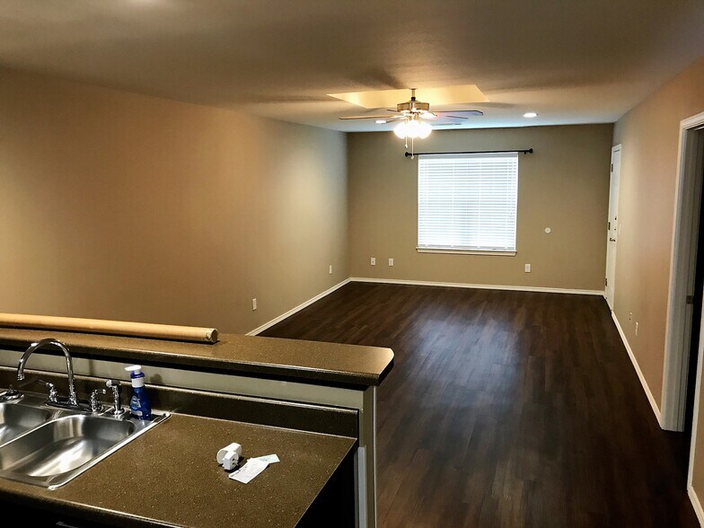 Building Photo - 4262 Castlegate Dr