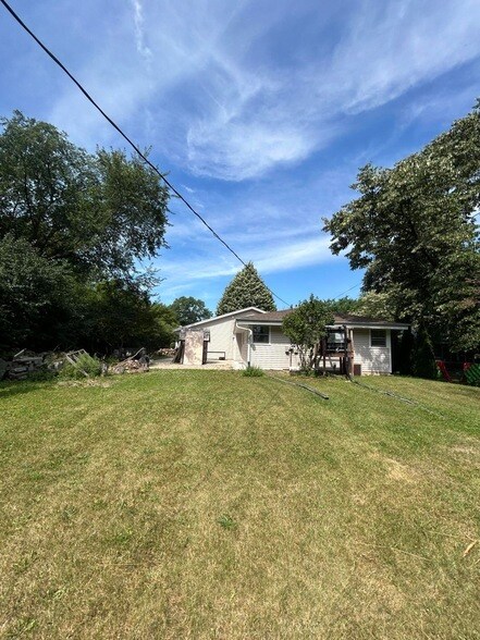 Building Photo - 5646 S 45th St