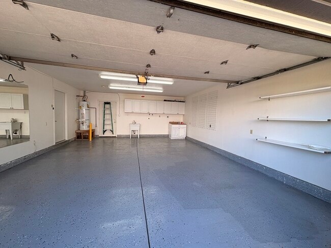 Building Photo - Beautifully Updated 3/2! Backyard, 2 Car Garage! Modern and Clean!