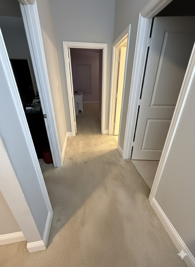 Building Photo - 557 Reale Dr