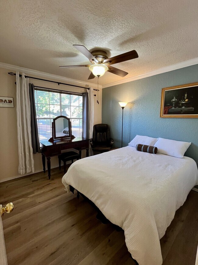 Building Photo - 3200 W Britton Rd