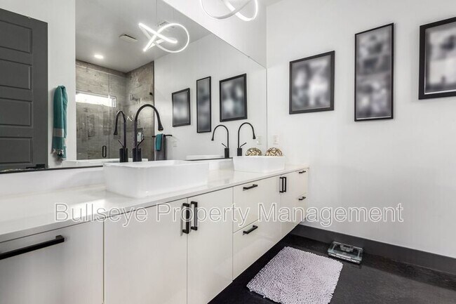 Building Photo - 4413 E Montecito Ave