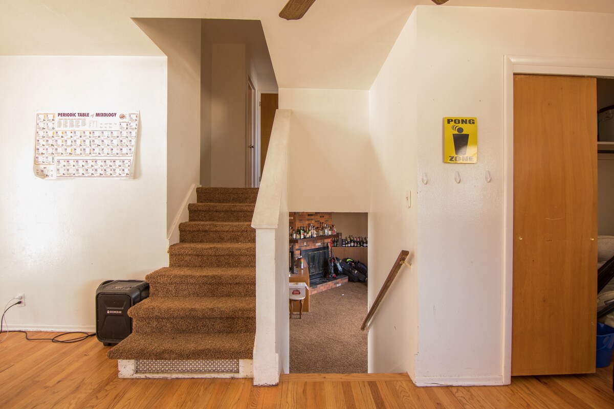 Building Photo - 1717 W Lake St