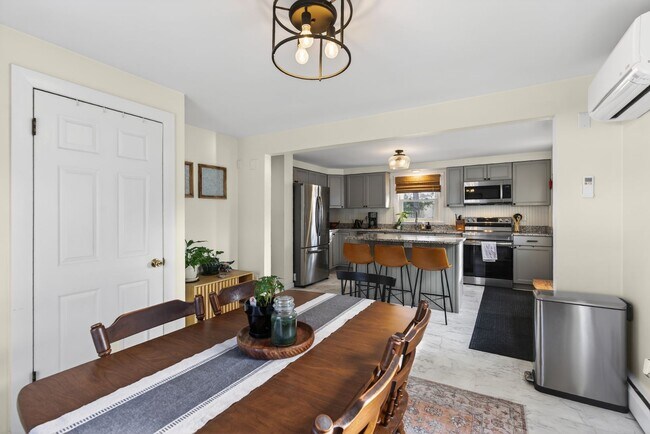 Building Photo - 3BR Cape Available 2/1