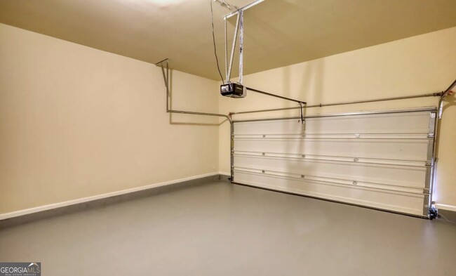 Building Photo - 6571 Bluffview Dr
