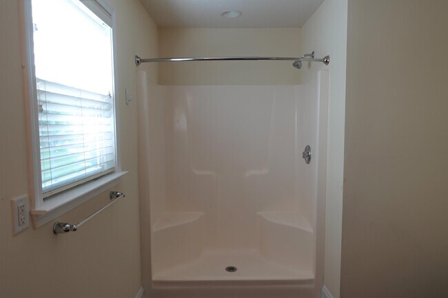 Building Photo - 312 Sprucewood Ct