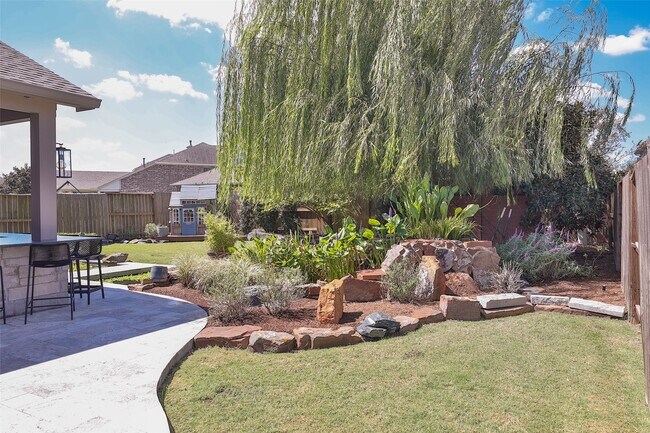 Building Photo - 2215 Tonkawa Trl
