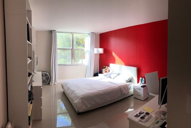 Building Photo - 17890 W Dixie Hwy